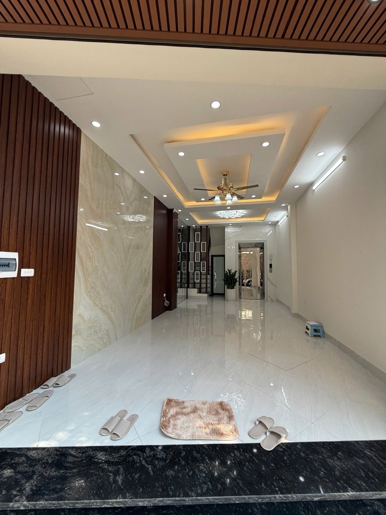 Bán nhà Nguyễn Chính - diện tích 38m2 5 tầng - ô tô tránh - giá 9,5 tỷ