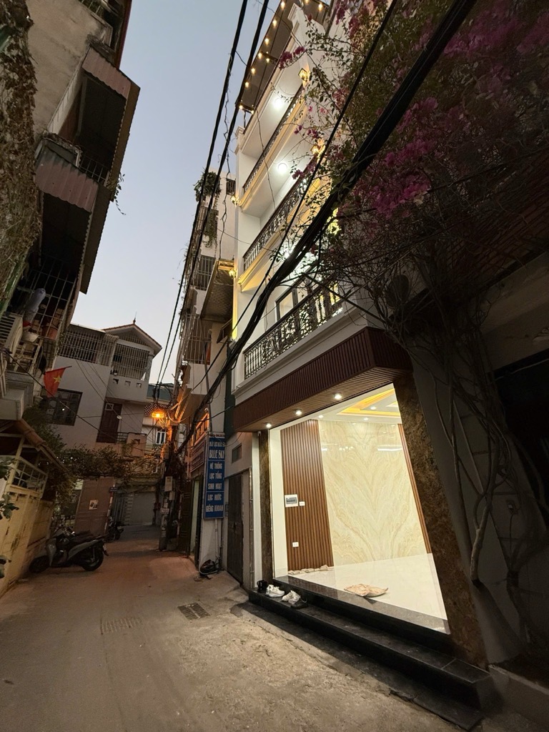 Bán nhà Nguyễn Chính - diện tích 38m2 5 tầng - ô tô tránh - giá 9,5 tỷ