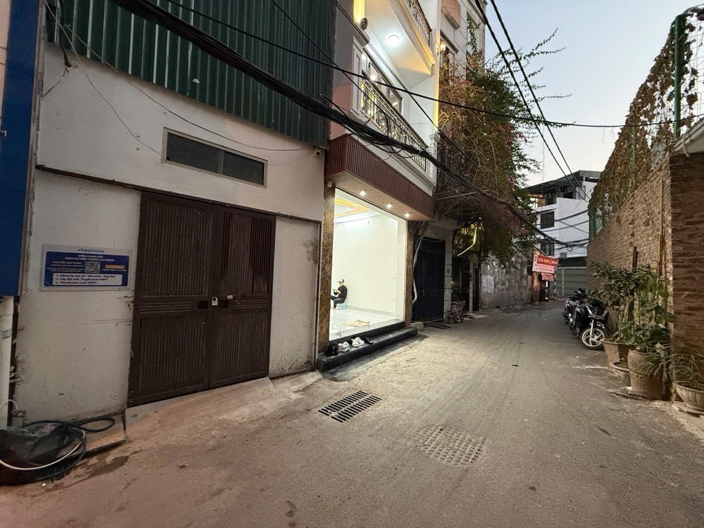 Bán nhà Nguyễn Chính - diện tích 38m2 5 tầng - ô tô tránh - giá 9,5 tỷ