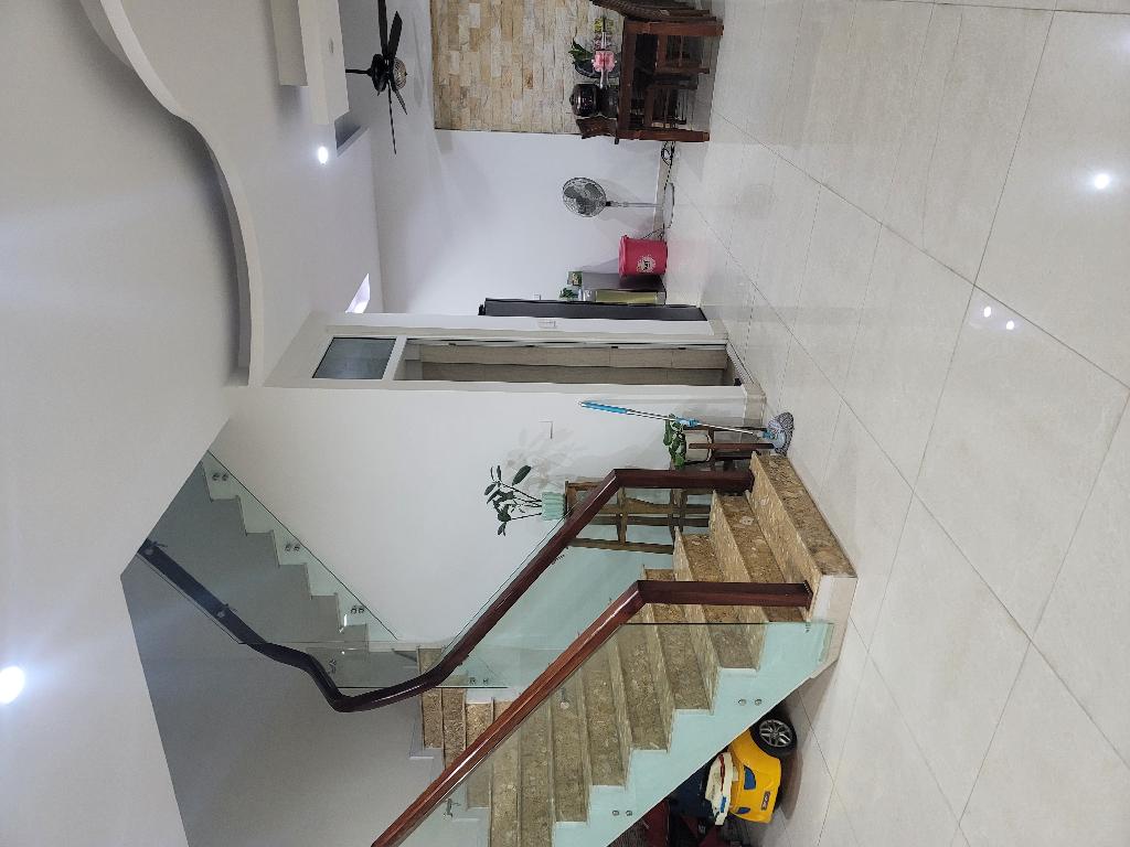 Bán nhà Đường Láng - diện tích 100m2 5 tầng - vị trí đẹp, sát mặt phố - giá 17,8 tỷ