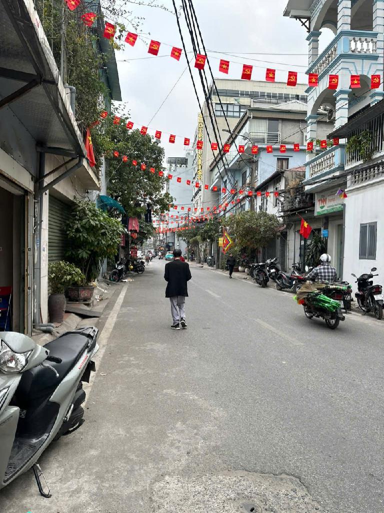 Bán nhà Bạch Đằng - diện tích 15m2 3 tầng - Mặt phố - giá 2,4 tỷ