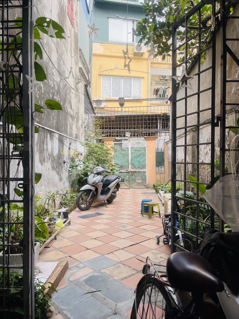 Bán nhà Dương Văn Bé - diện tích 110m2 3 tầng - Hai mặt ngõ thoáng, view hồ - giá 16 tỷ