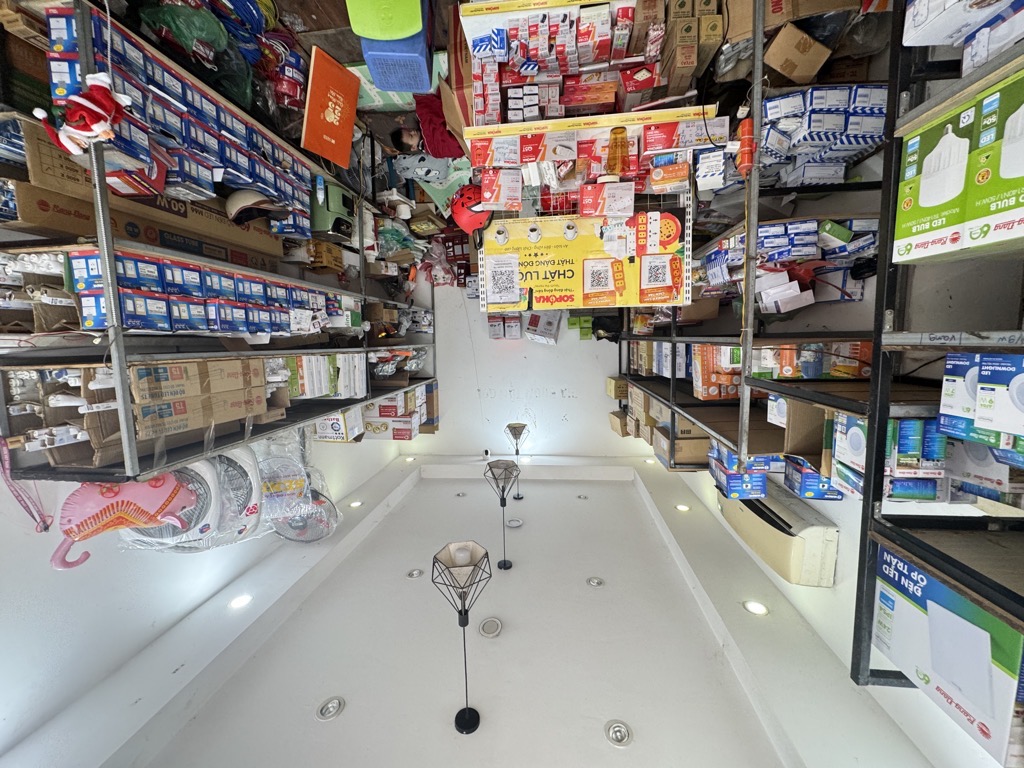 Bán nhà Trương Định - diện tích 33.7m2 2 tầng - Ô tô tránh - giá 8.5 tỷ