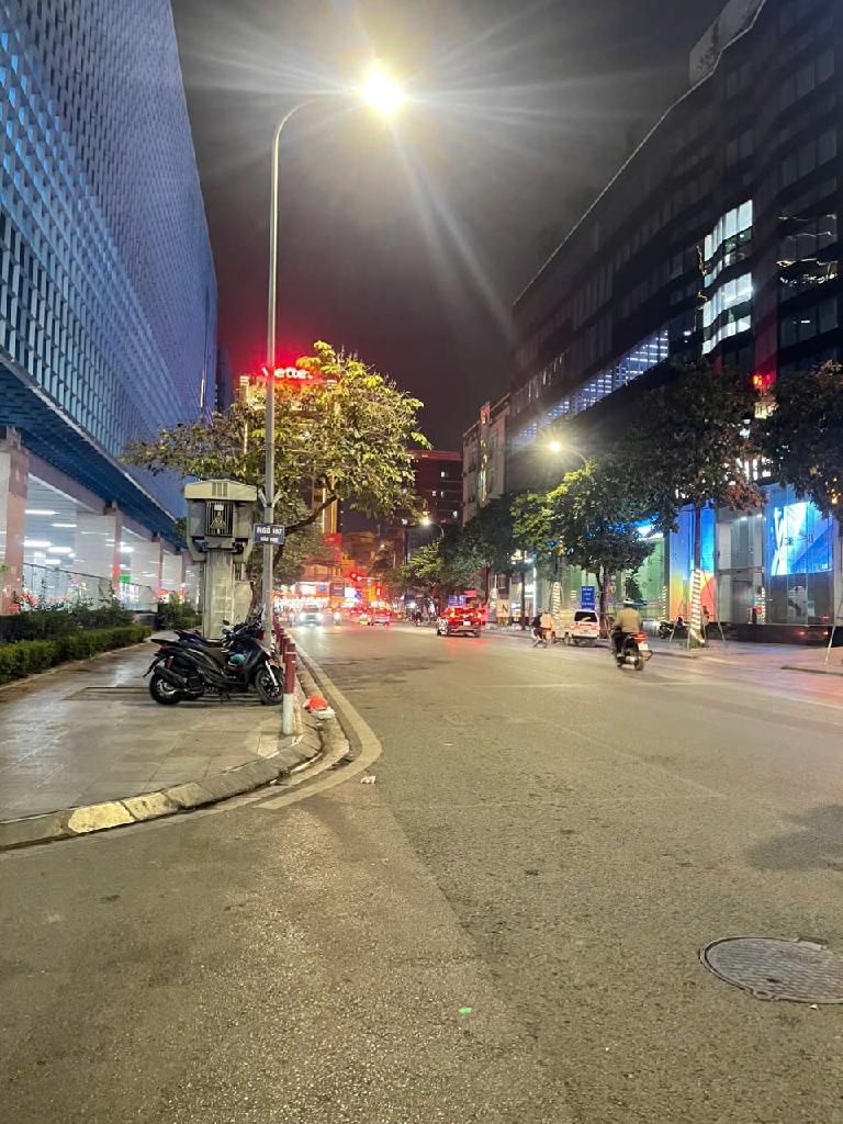 Bán nhà Vũ Thạnh - diện tích 42m2 3 tầng - Mặt ngõ ô tô, lô góc - giá 16,5 tỷ