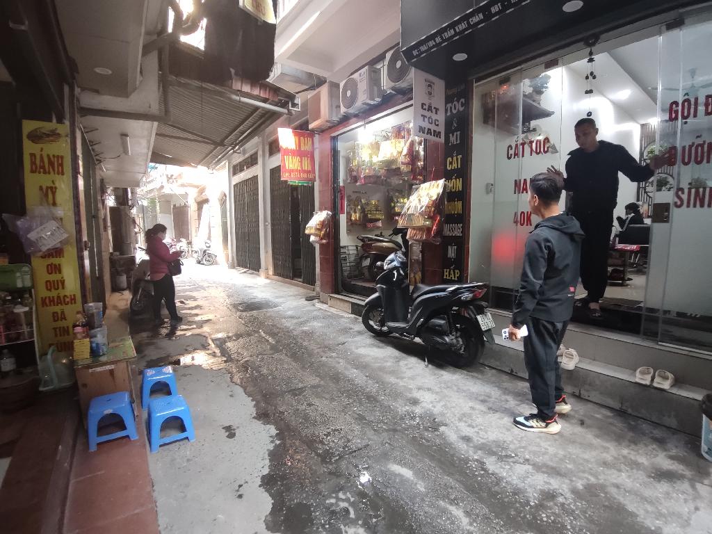 Bán nhà Đê Trần Khát Chân - diện tích 30m2 3 tầng - Mặt ngõ ô tô kinh doanh - giá 8,5 tỷ