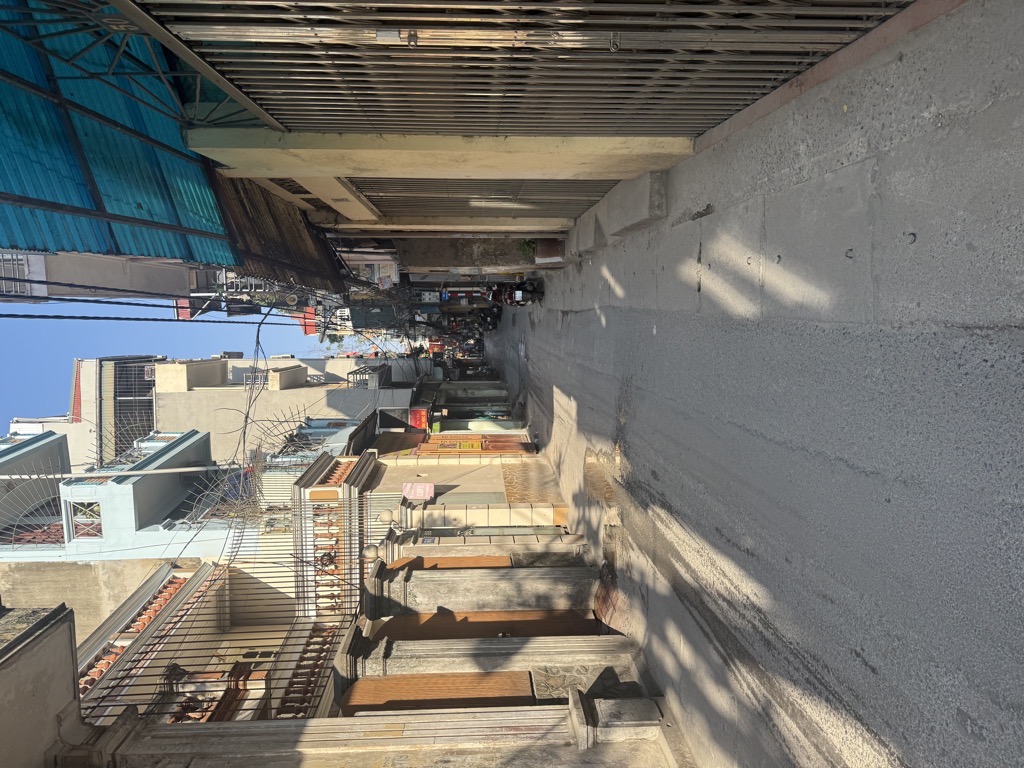 Bán nhà Minh Khai - diện tích 102m2 4 tầng - Ngõ ô tô tránh - giá 22 tỷ