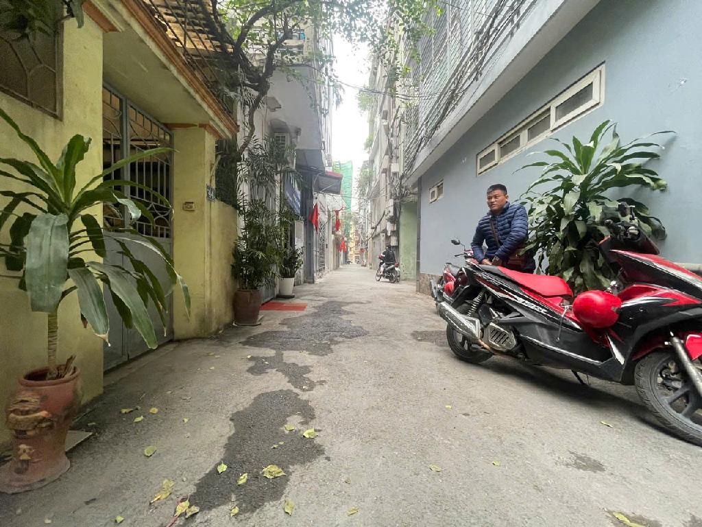 Bán nhà Lê Trọng Tấn - diện tích 72.9m2 3 tầng - Ô TÔ ĐỖ CỬA - giá 16,8 tỷ