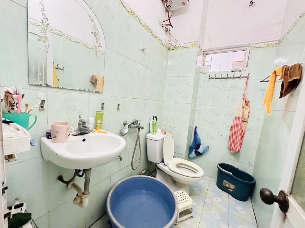 Bán nhà Định Công Thượng - diện tích 46m2 5 tầng - Nhà lô góc 2 thoáng - giá 18 tỷ