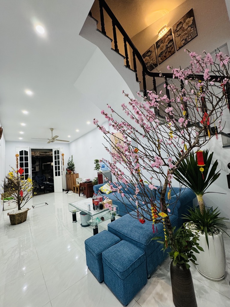 Bán nhà Phạm Ngọc Thạch - diện tích 40m2 5 tầng - ô tô đỗ cửa - giá 15 tỷ