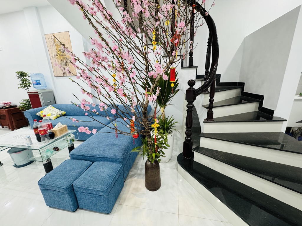 Bán nhà Phạm Ngọc Thạch - diện tích 40m2 5 tầng - ô tô đỗ cửa - giá 15 tỷ