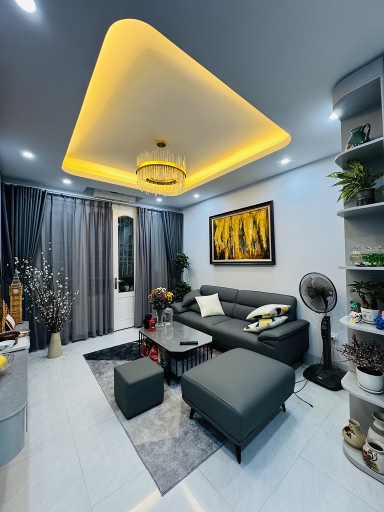 Bán nhà Phạm Ngọc Thạch - diện tích 40m2 5 tầng - ô tô đỗ cửa - giá 15 tỷ