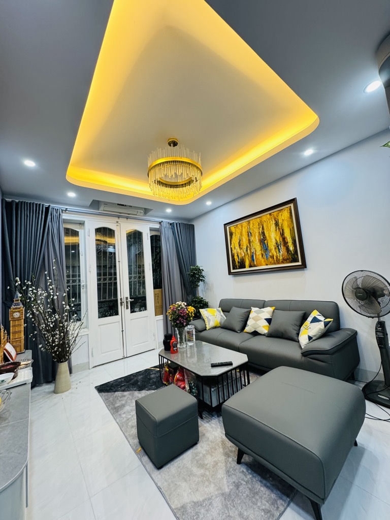 Bán nhà Phạm Ngọc Thạch - diện tích 40m2 5 tầng - ô tô đỗ cửa - giá 15 tỷ