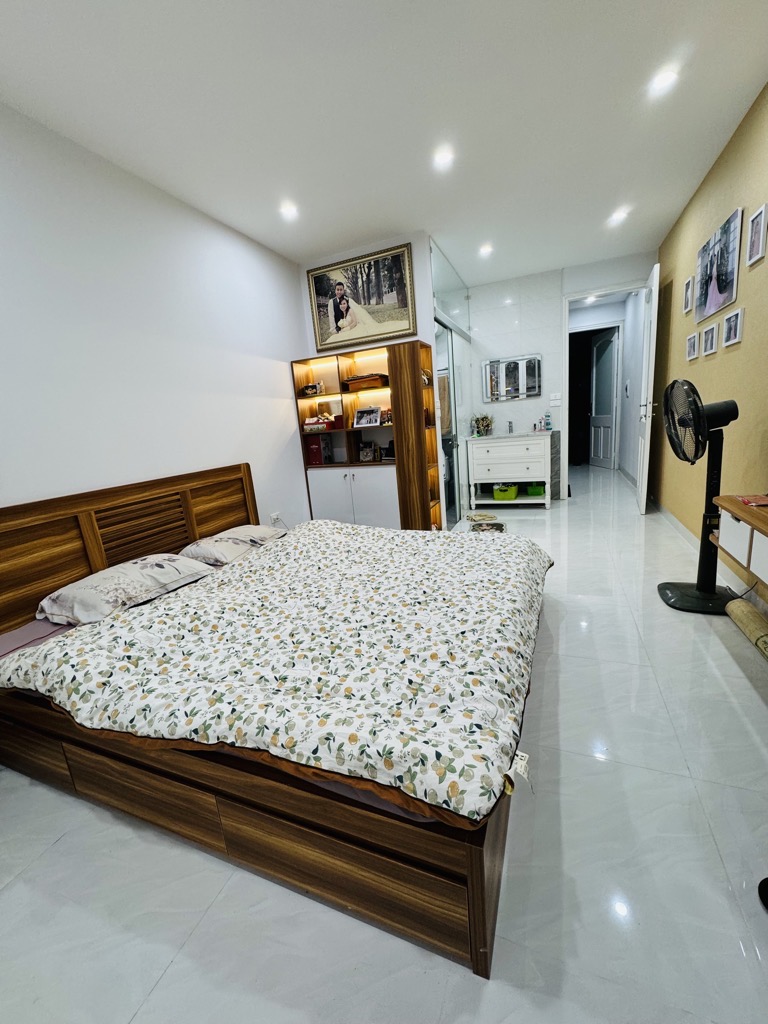 Bán nhà Phạm Ngọc Thạch - diện tích 40m2 5 tầng - ô tô đỗ cửa - giá 15 tỷ