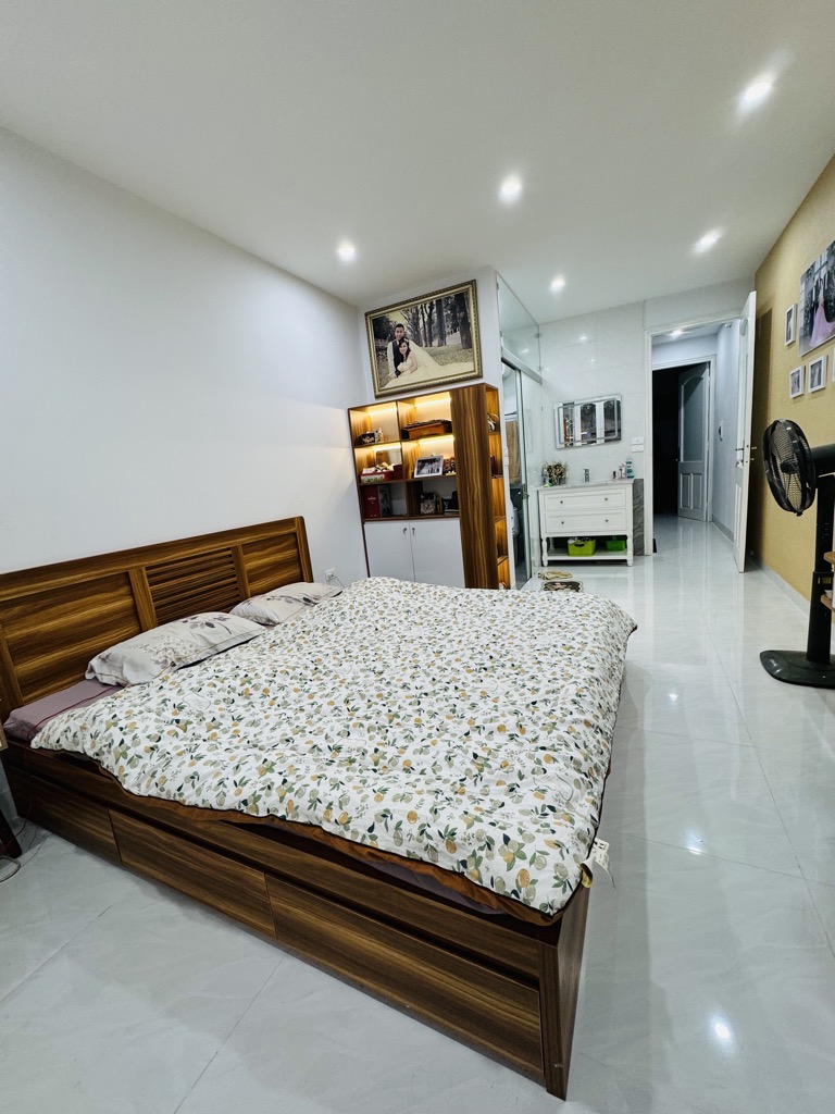 Bán nhà Phạm Ngọc Thạch - diện tích 40m2 5 tầng - ô tô đỗ cửa - giá 15 tỷ