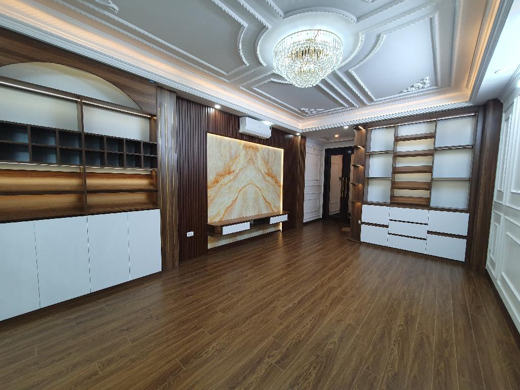 Bán nhà Giáp Bát - 47m2 - 7 tầng - ô tô đỗ cửa - giá 21,9 tỷ