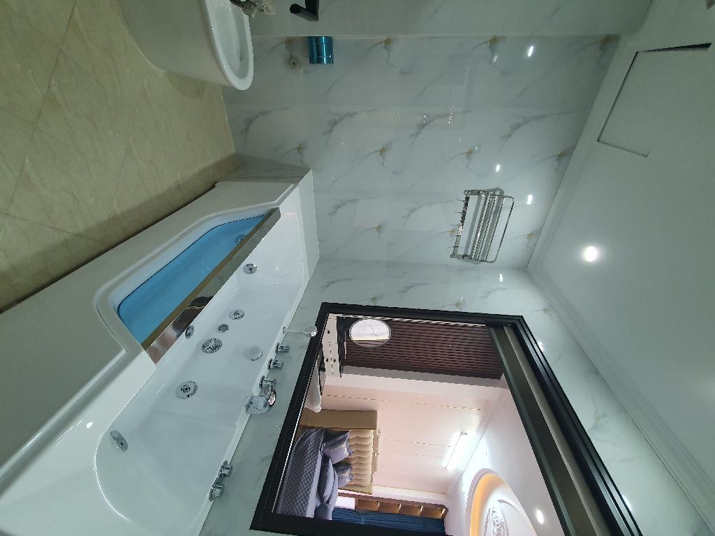 Bán nhà Giáp Bát - 47m2 - 7 tầng - ô tô đỗ cửa - giá 21,9 tỷ