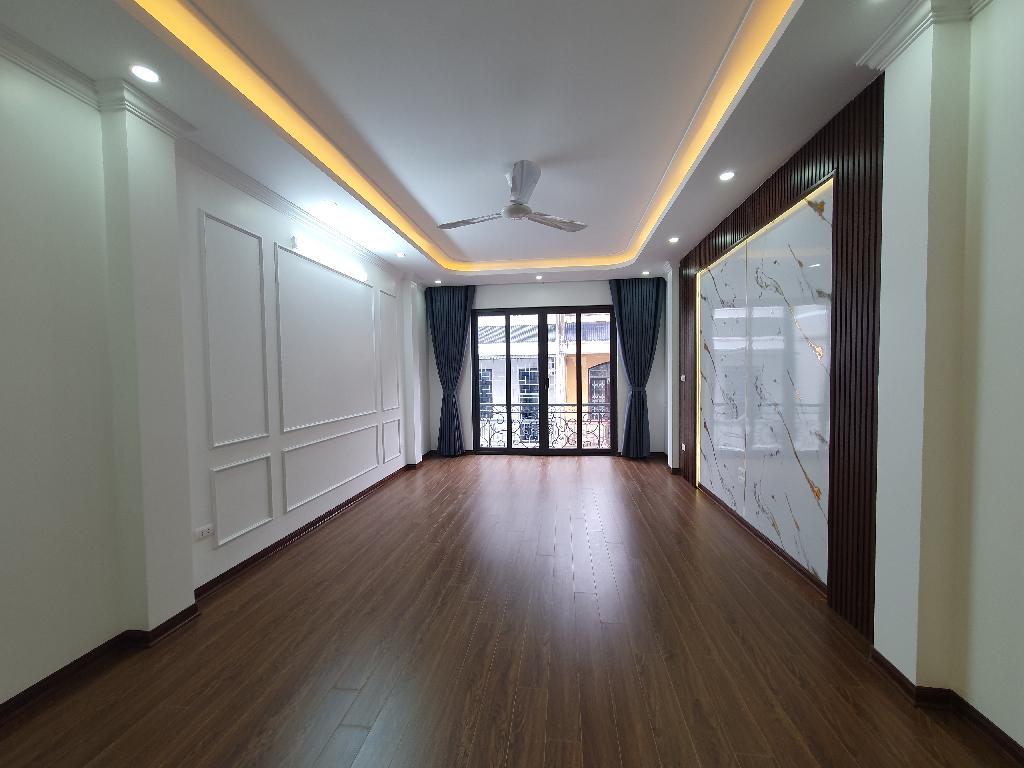 Bán nhà Giáp Bát - 47m2 - 7 tầng - ô tô đỗ cửa - giá 21,9 tỷ