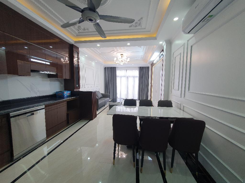 Bán nhà Giáp Bát - 47m2 - 7 tầng - ô tô đỗ cửa - giá 21,9 tỷ
