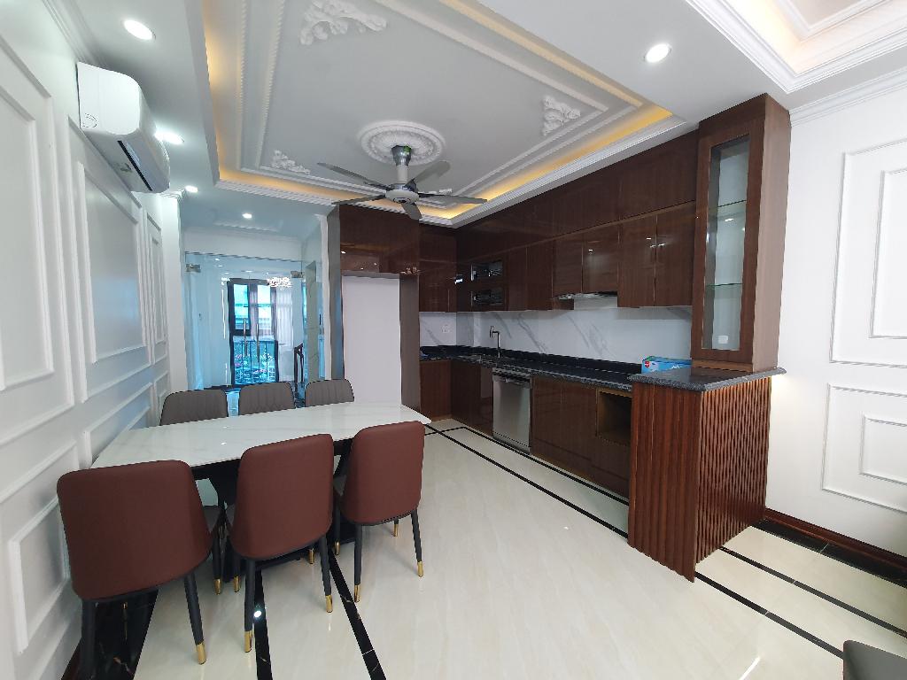 Bán nhà Giáp Bát - 47m2 - 7 tầng - ô tô đỗ cửa - giá 21,9 tỷ
