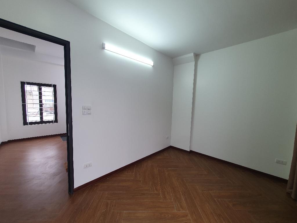 Bán nhà Giáp Bát - 47m2 - 7 tầng - ô tô đỗ cửa - giá 21,9 tỷ
