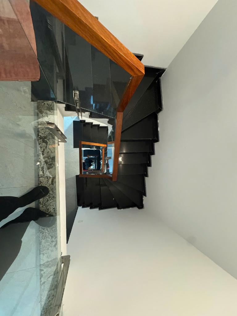 Bán nhà Ngõ Gốc Đề - diện tích 39,7m2 5 tầng - Nhà hoàn thiện long lanh, nội thất cao cấp - giá 13,5 tỷ