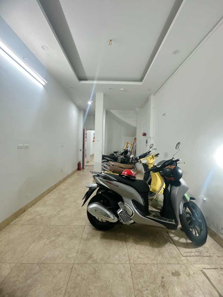 Bán nhà Nguyễn Trãi - diện tích 50m2 6 tầng - Ô tô nhỏ đỗ cửa - giá 15,6 tỷ