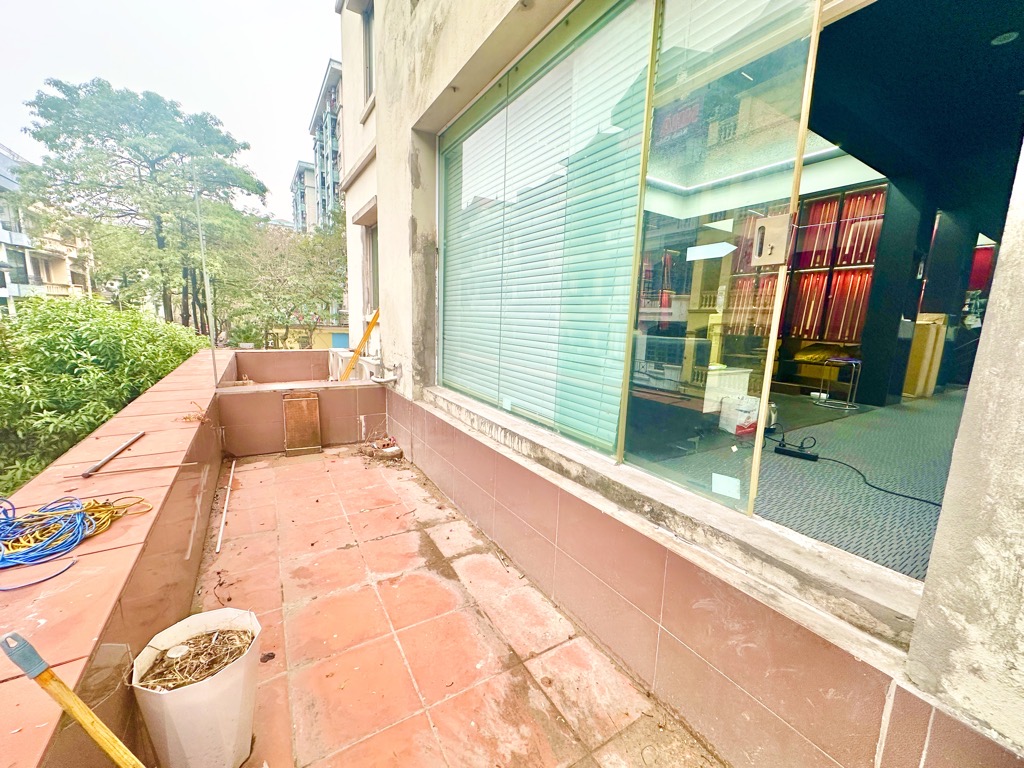 Bán nhà Nghiêm Xuân Yêm - diện tích 138m2 2 tầng - Lô góc, sân ban công rộng - giá 8,3 tỷ