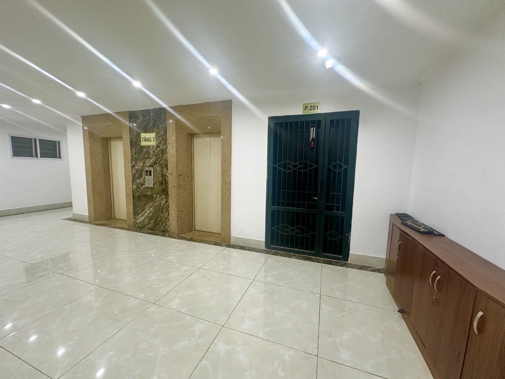 Bán nhà Nghiêm Xuân Yêm - diện tích 138m2 2 tầng - Lô góc, sân ban công rộng - giá 8,3 tỷ