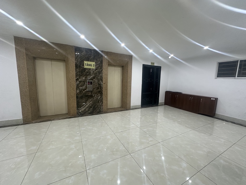 Bán nhà Nghiêm Xuân Yêm - diện tích 138m2 2 tầng - Lô góc, sân ban công rộng - giá 8,3 tỷ