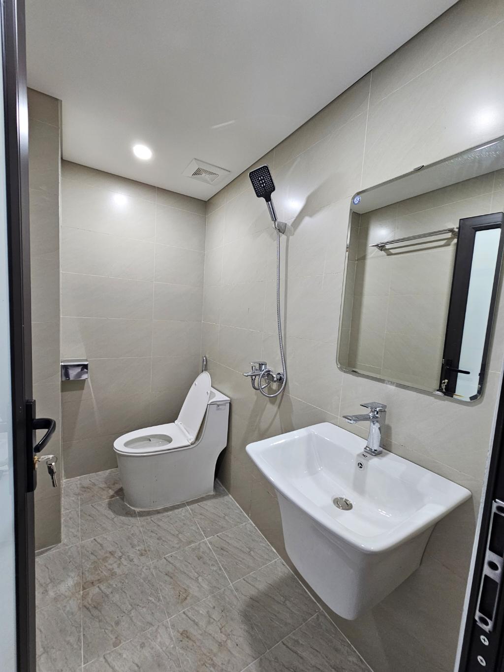 Bán nhà Ngõ Đoàn Kết - diện tích 103m2 3 tầng - Nhà đẹp hiếm có - giá 16,8 tỷ