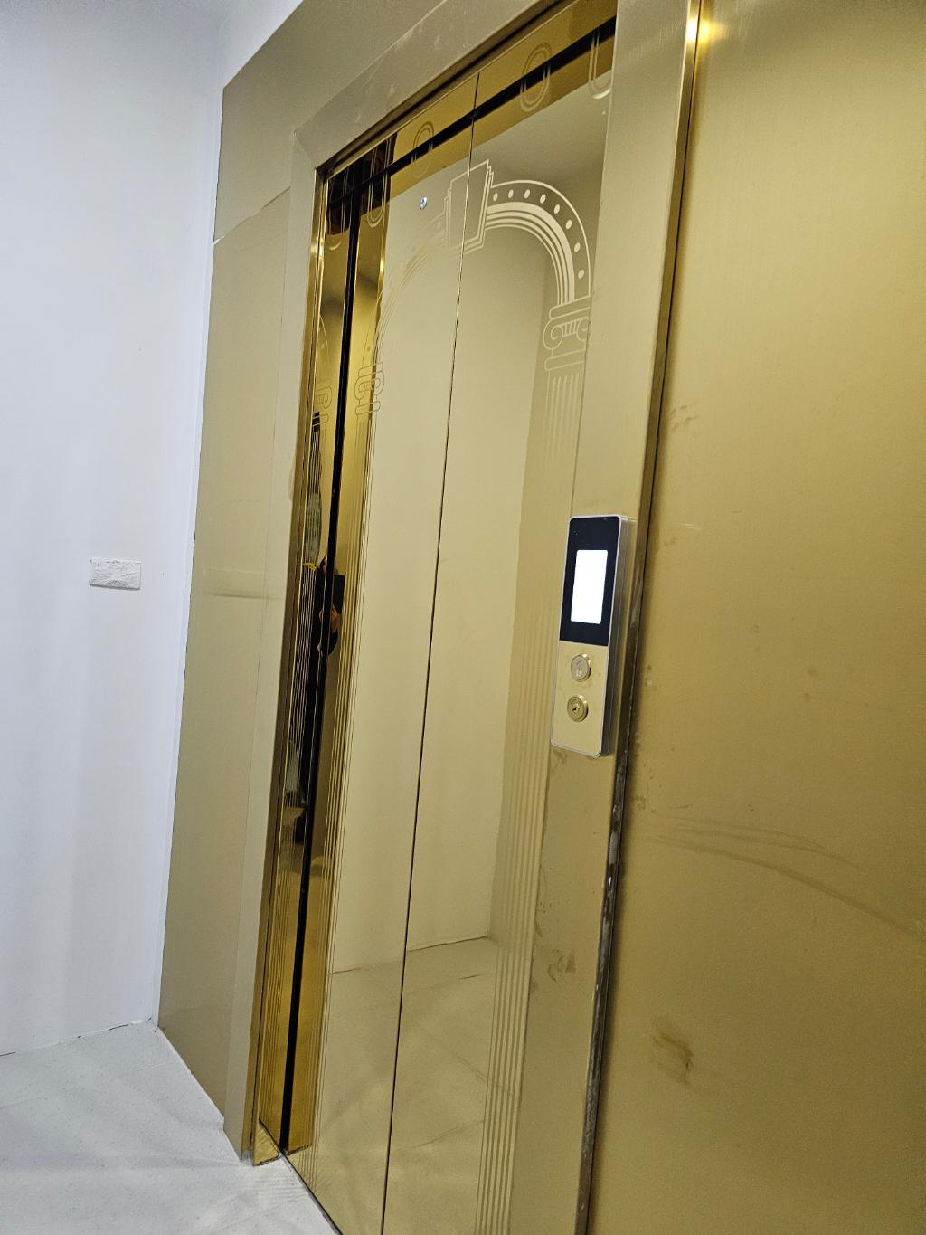 Bán nhà Hạ Đình - diện tích 51m2 7 tầng - Ô tô đỗ cửa - giá 21 tỷ