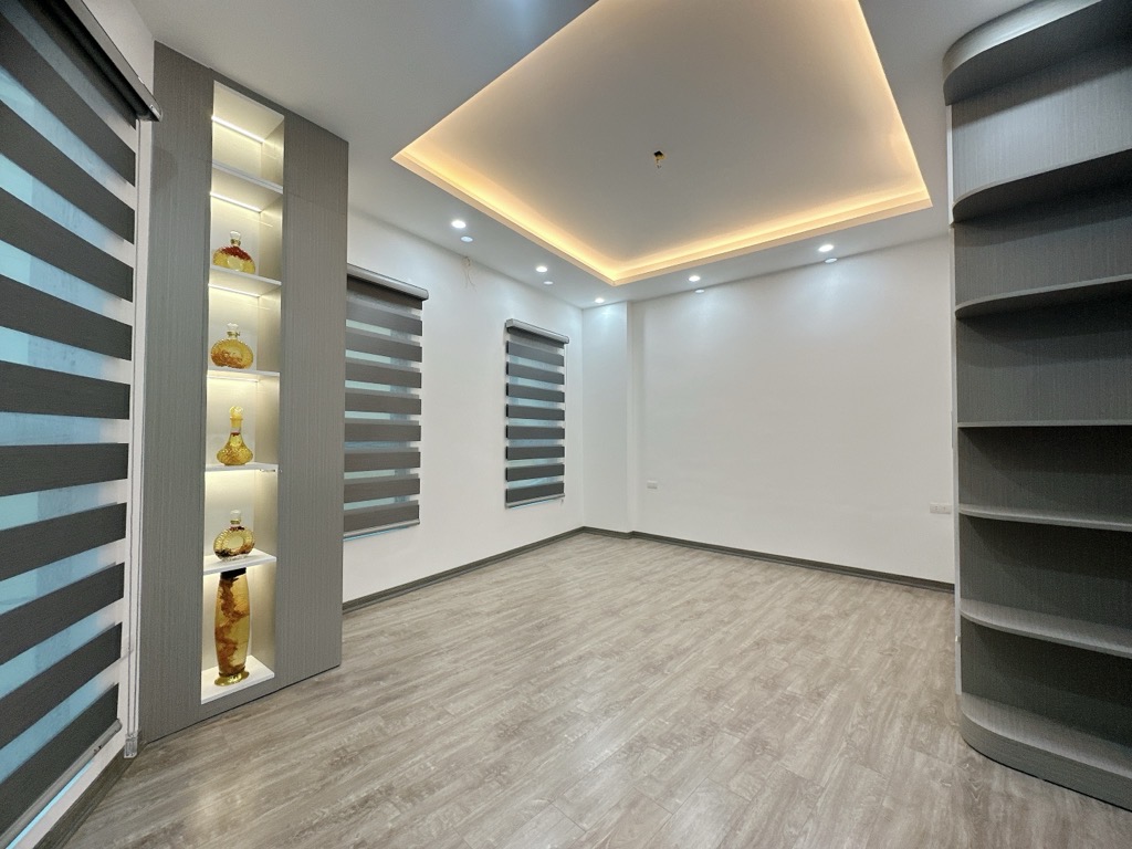 Bán nhà Kim Ngưu - diện tích 33m2 5 tầng - Ô TÔ TRÁNH - giá 10,5 tỷ