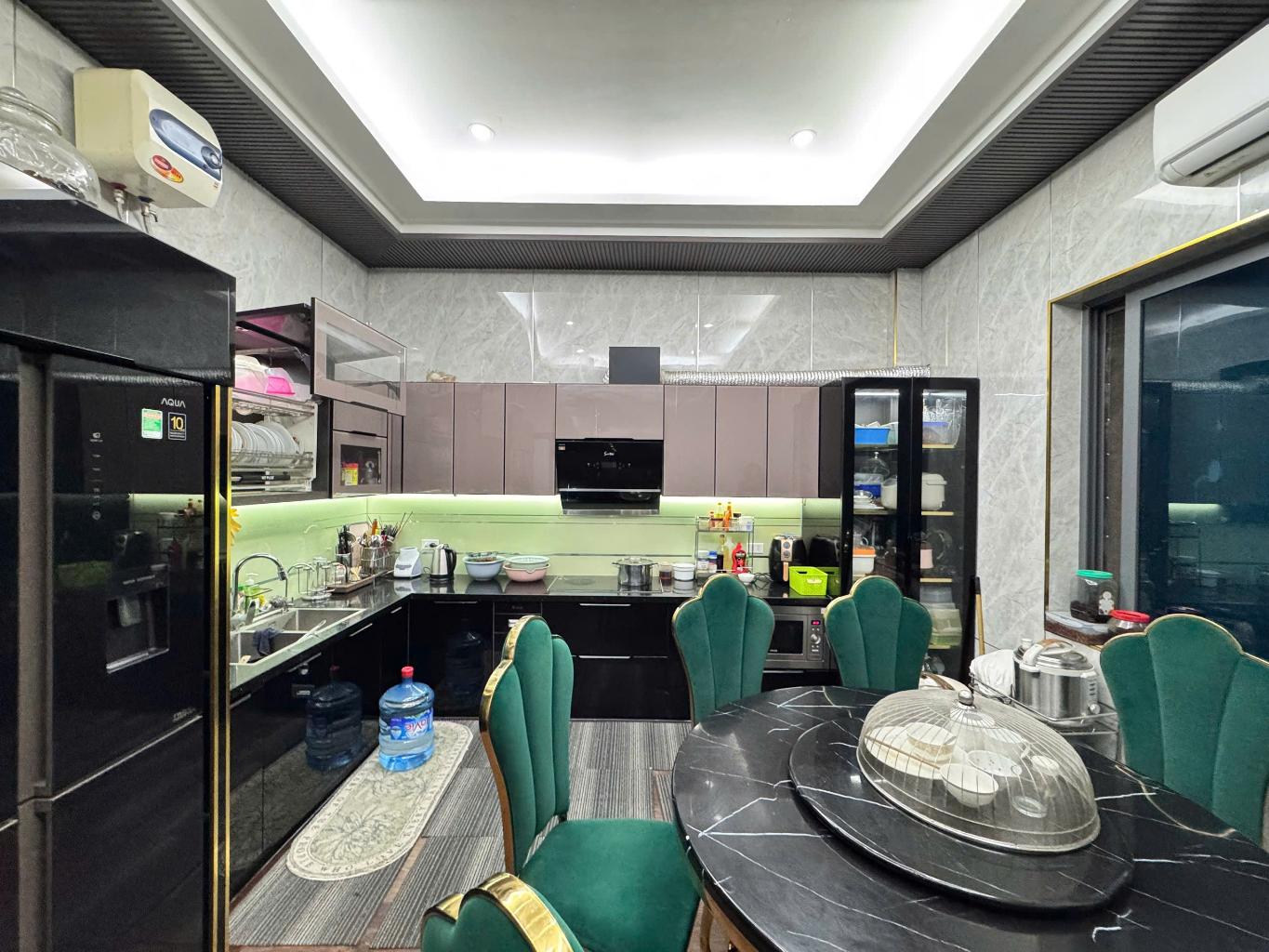 Bán nhà Láng - diện tích 63.4m2 4 tầng - Ô tô đỗ cách 15m - giá 17,8 tỷ