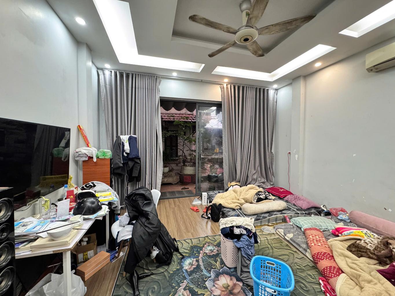 Bán nhà Láng - diện tích 63.4m2 4 tầng - Ô tô đỗ cách 15m - giá 17,8 tỷ