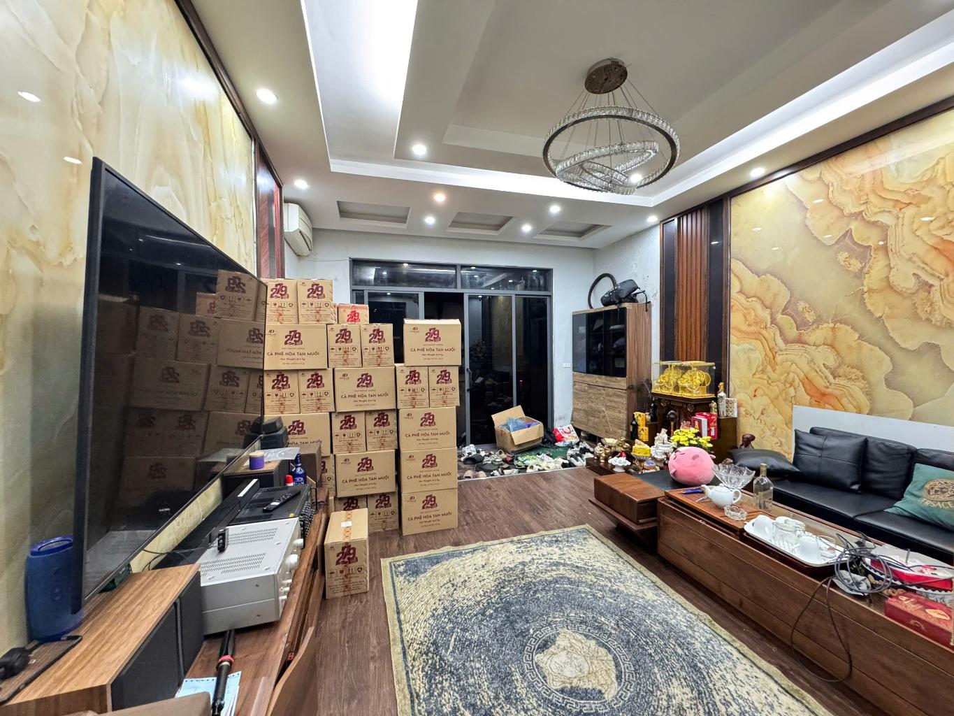 Bán nhà Láng - diện tích 63.4m2 4 tầng - Ô tô đỗ cách 15m - giá 17,8 tỷ