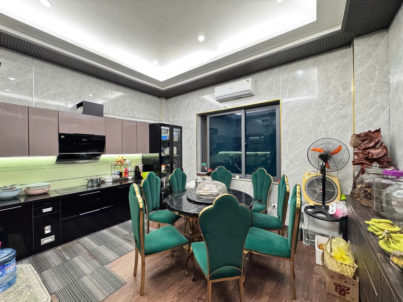 Bán nhà Láng - diện tích 63.4m2 4 tầng - Ô tô đỗ cách 15m - giá 17,8 tỷ