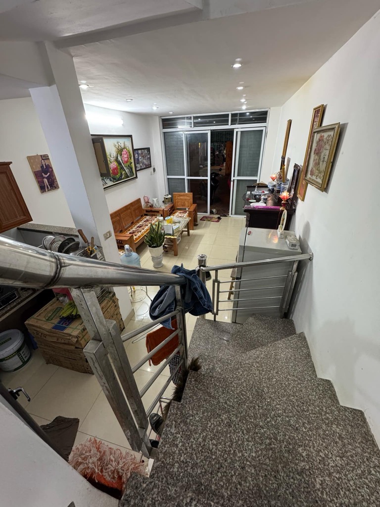 Bán nhà Lĩnh Nam - diện tích 30m2 2 tầng - ô tô đỗ cửa - giá 3,2 tỷ