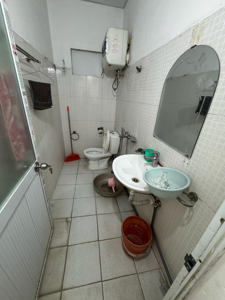 Bán nhà Lĩnh Nam - diện tích 30m2 2 tầng - ô tô đỗ cửa - giá 3,2 tỷ