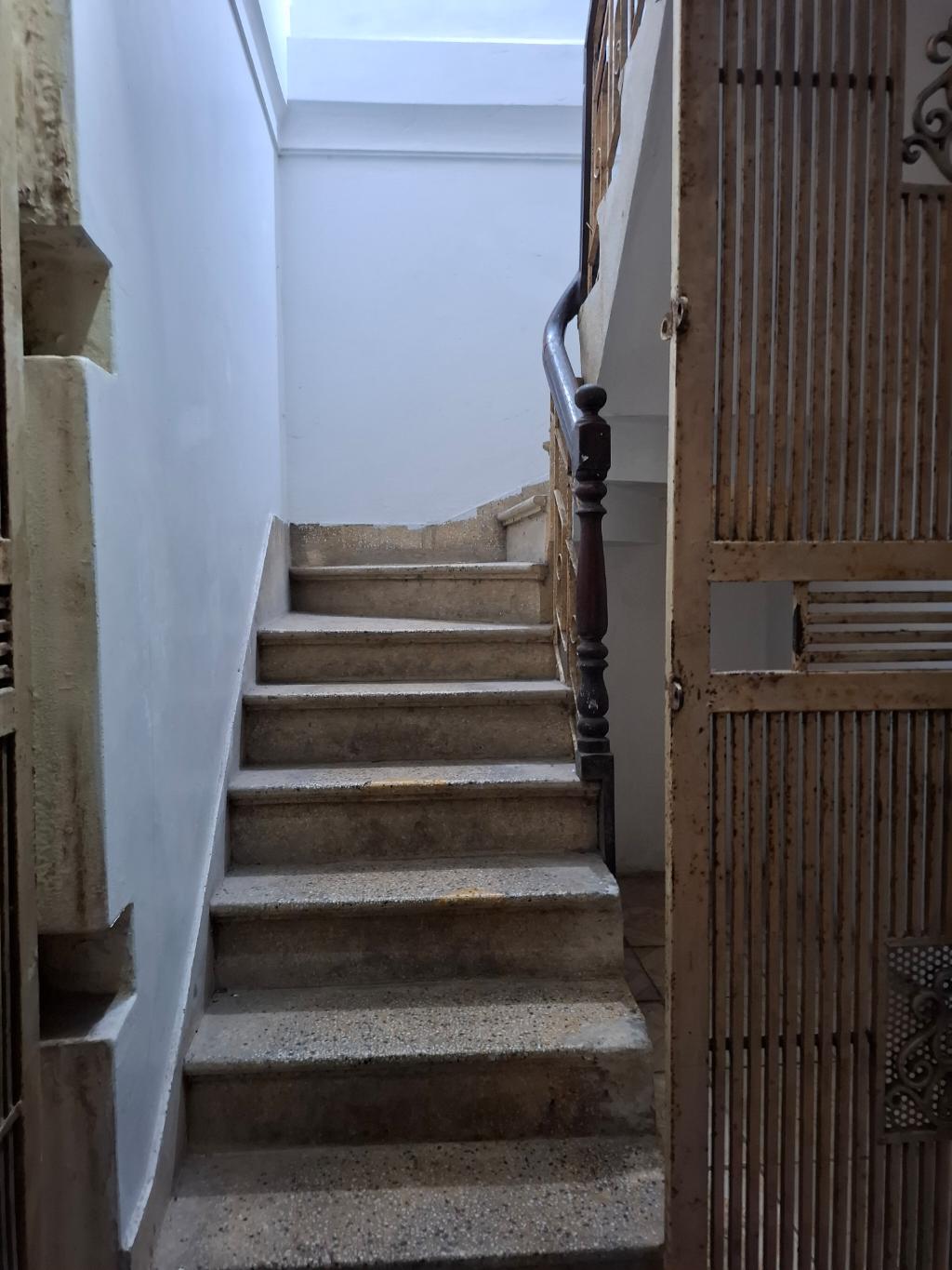 Bán nhà Lò Đúc - diện tích 30,4m2 3 tầng - Nhà trong ngõ - giá 9 tỷ