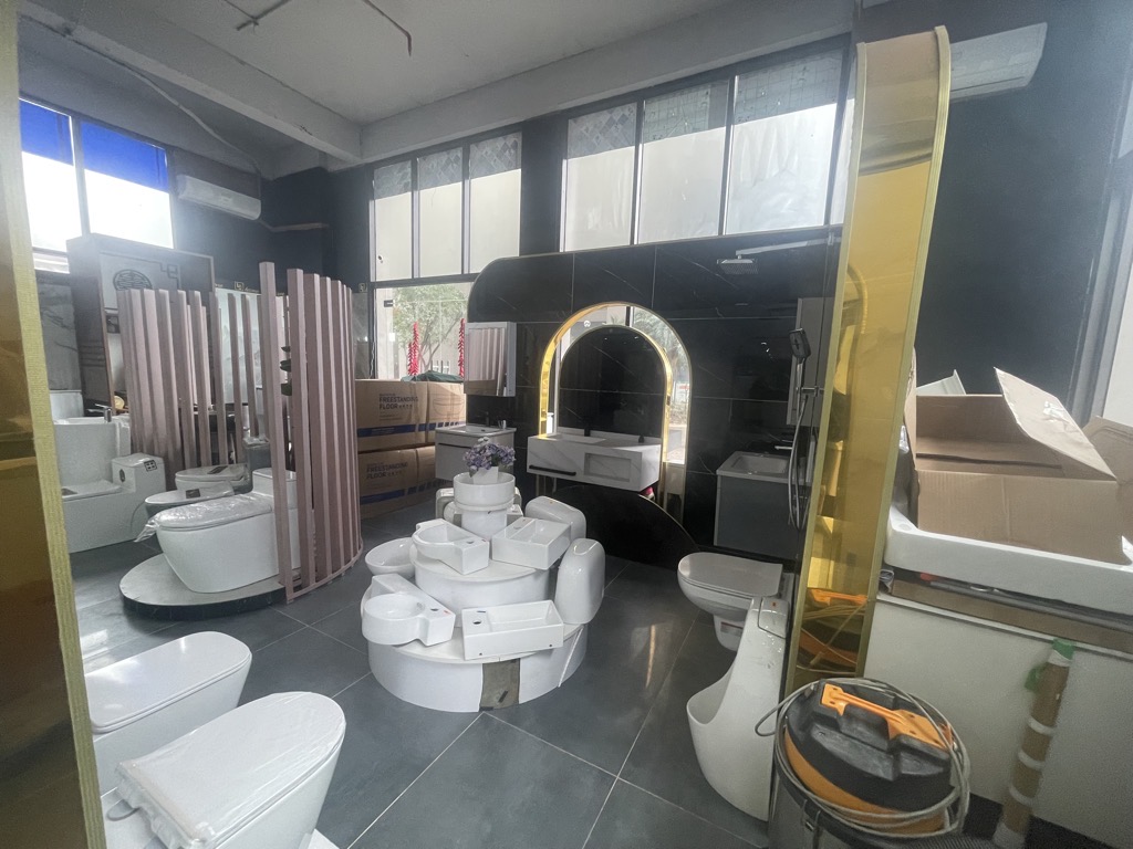 Bán nhà Tam Trinh - diện tích 135,2m2 2 tầng - Kinh doanh đỉnh - giá 10,8 tỷ