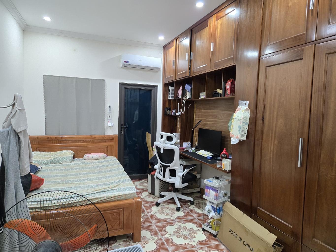 Bán nhà Gia Tụ B - diện tích 26m2 4 tầng - Ngõ rộng, gần phố - giá 5,6 tỷ