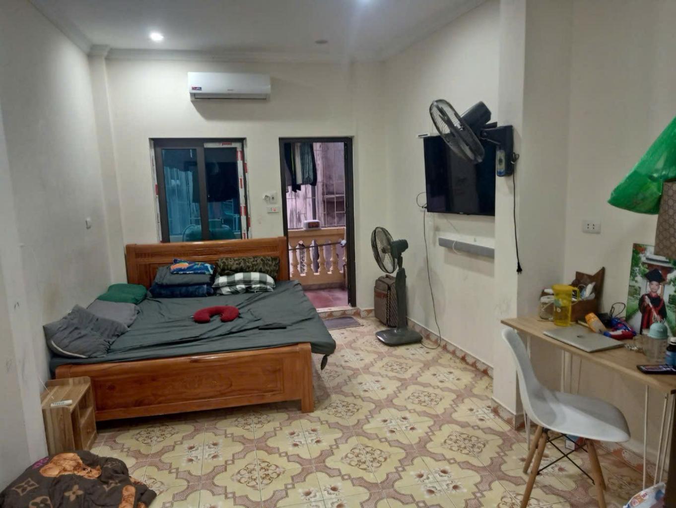 Bán nhà Gia Tụ B - diện tích 26m2 4 tầng - Ngõ rộng, gần phố - giá 5,6 tỷ