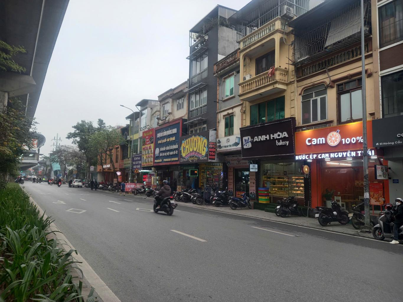 Bán nhà Hoàng Cầu - diện tích 20m2 5 tầng - Nhà mặt phố triệu đô - giá 12,9 tỷ