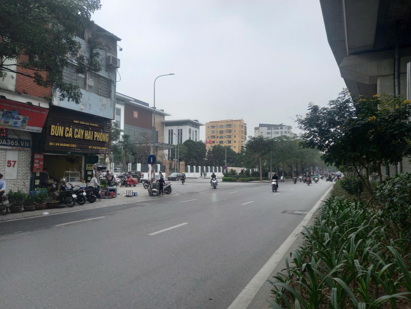 Bán nhà Hoàng Cầu - diện tích 20m2 5 tầng - Nhà mặt phố triệu đô - giá 12,9 tỷ