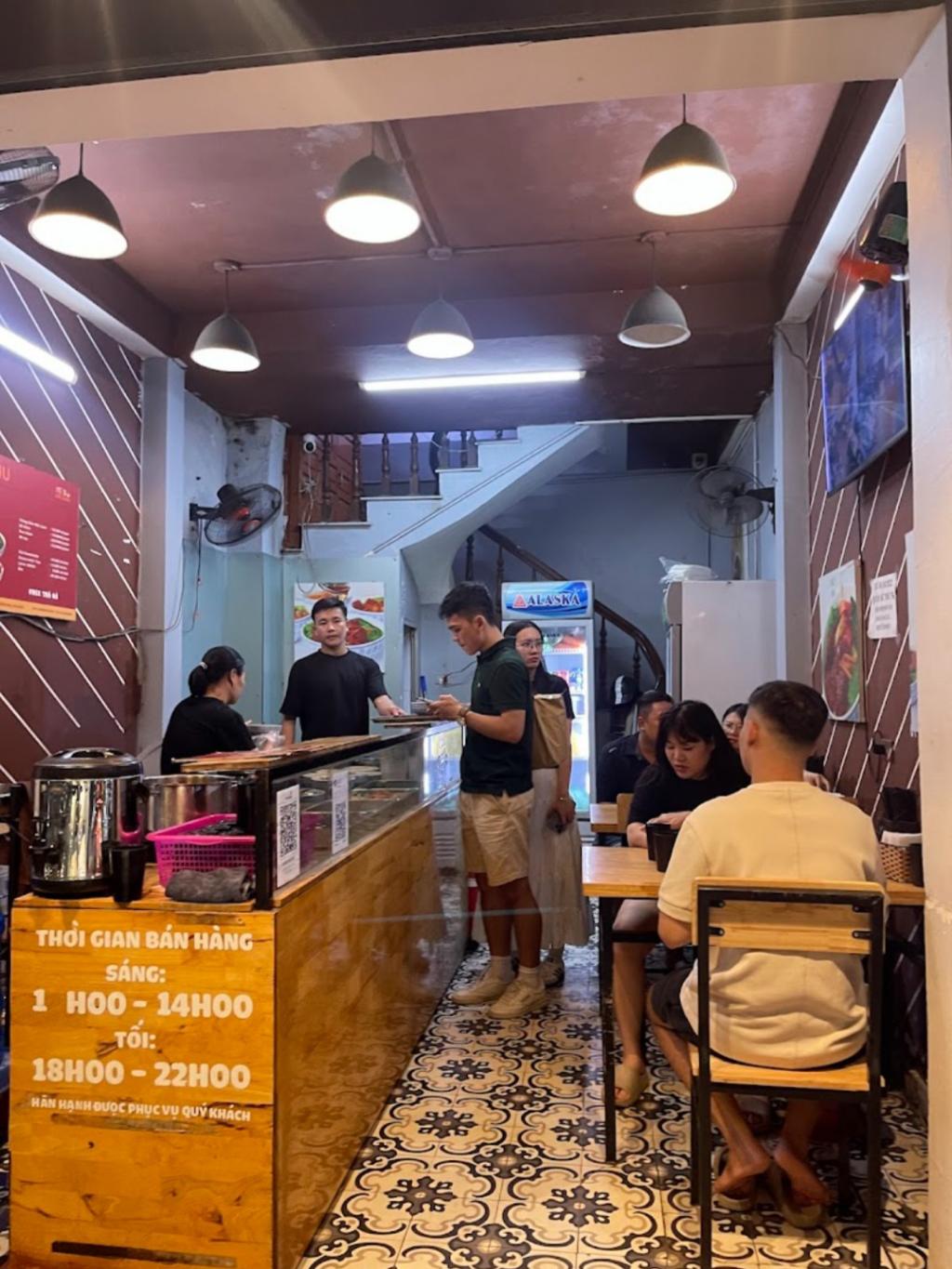 Bán nhà Hoàng Cầu - diện tích 20m2 5 tầng - Nhà mặt phố triệu đô - giá 12,9 tỷ