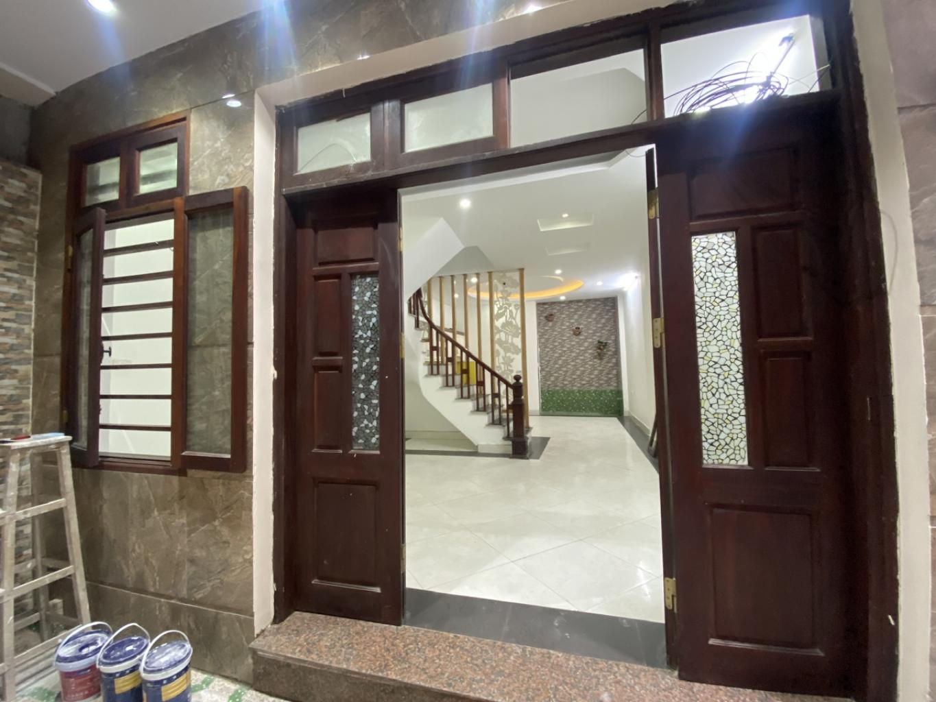 Bán nhà Định Công Thượng - 38.2m2 4 tầng - phân lô, ô tô đỗ cửa, tiện ích đầy đủ - giá 7,5x tỷ