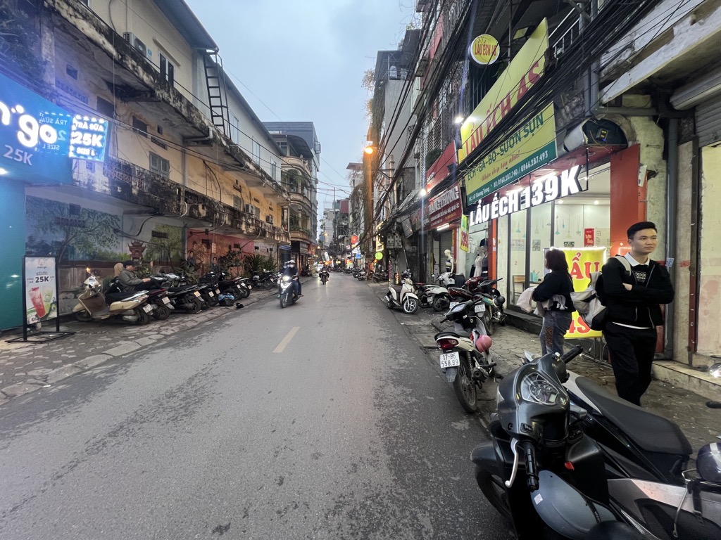 Bán nhà Khương Trung - diện tích 32m2 2 tầng - MẶT PHỐ KINH DOANH SẦM UẤT - giá 10,2 tỷ