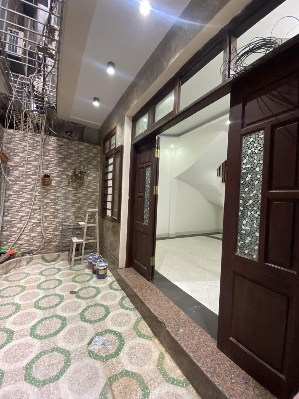 Bán nhà Định Công Thượng - 38.2m2 4 tầng - phân lô, ô tô đỗ cửa, tiện ích đầy đủ - giá 7,5x tỷ