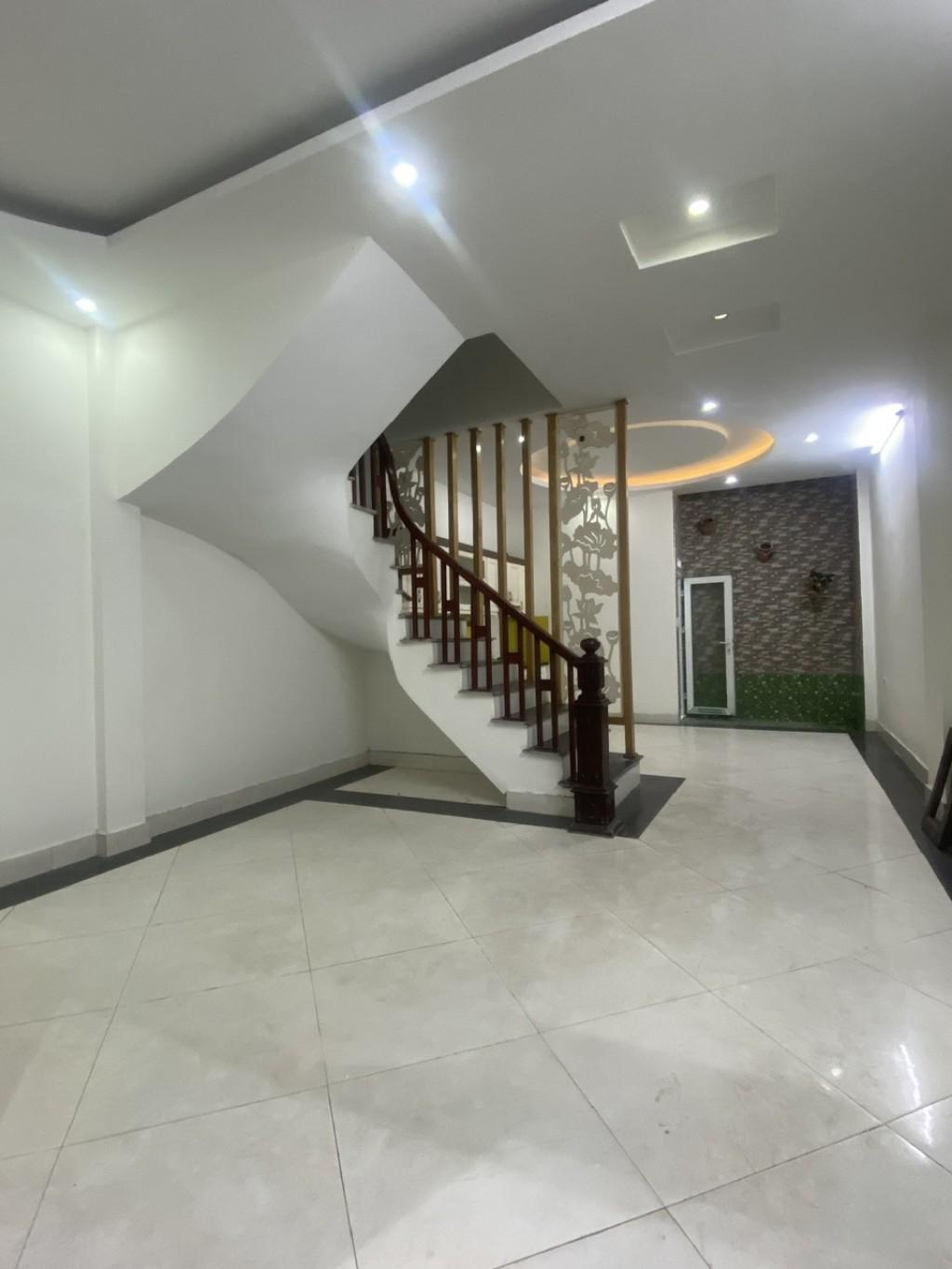 Bán nhà Định Công Thượng - 38.2m2 4 tầng - phân lô, ô tô đỗ cửa, tiện ích đầy đủ - giá 7,5x tỷ