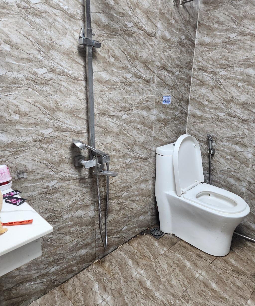 Bán nhà Thanh Xuân Bắc - diện tích 28,4m2 3 tầng - Mặt ngõ ô tô tránh - giá 2,3 tỷ